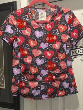 Gray Short Sleeve Scrub with Red & Purple Heart Dog Print